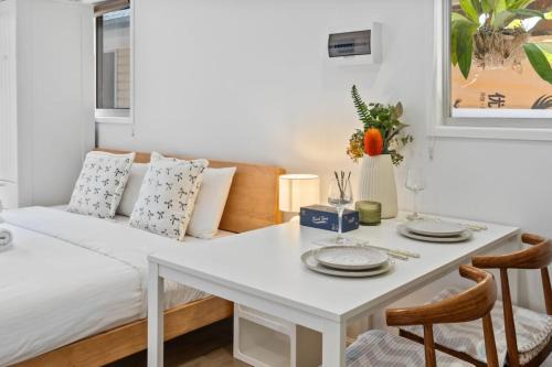 Macgregor House | Studio walk to Westfield Best for Solo Traveler
