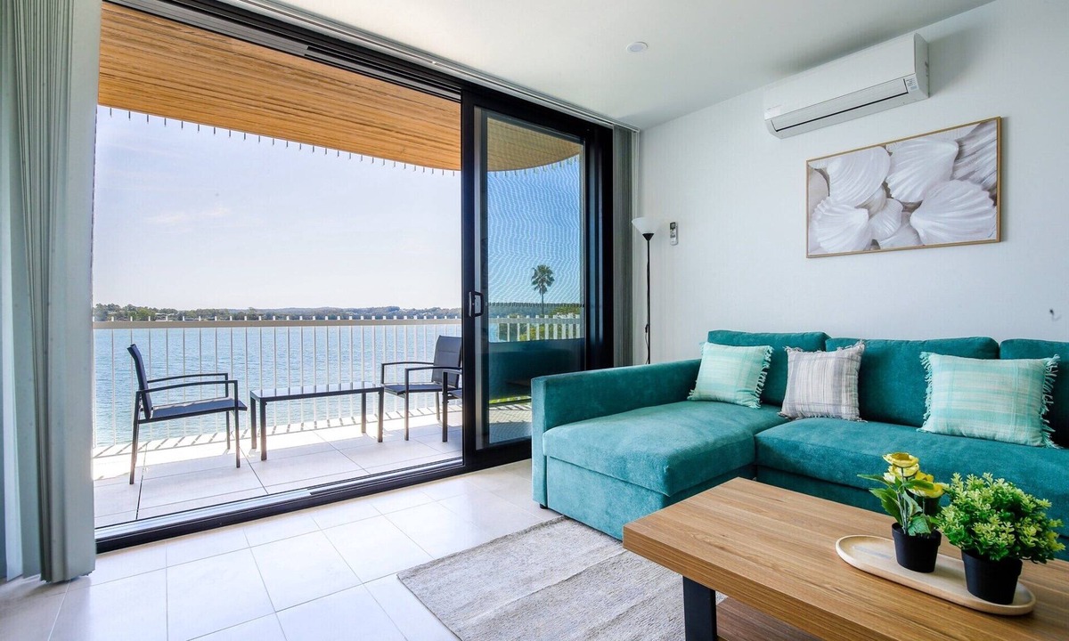 Batemans Bay Apartment | Stunning 1-Bed Bayside Apartment with Superb Views