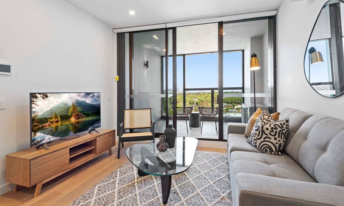 Alphington Apartment | Stunning 1-Bed with City Views and Amenities