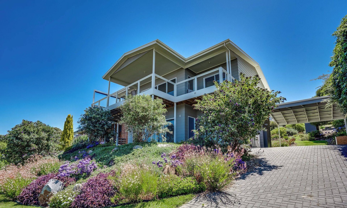 Encounter Bay House | Stunning 180 degree sea views from modern 2 storey house in prime location