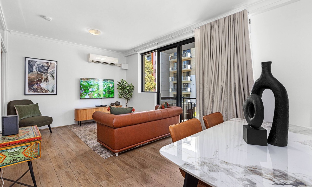 East Perth Apartment | Stunning 1bdr Paradise - Gym Pool