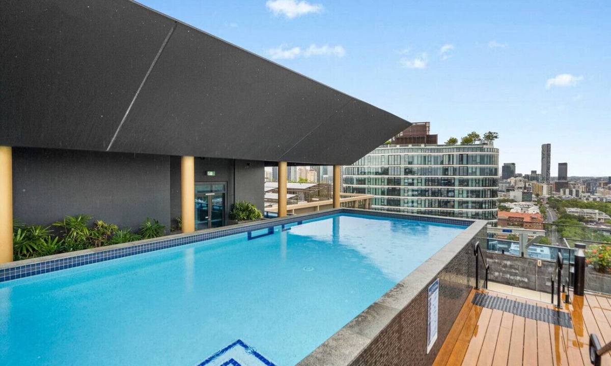 Fortitude Valley Apartment | Stunning 2 Bedroom Retreat with Rooftop Pool!