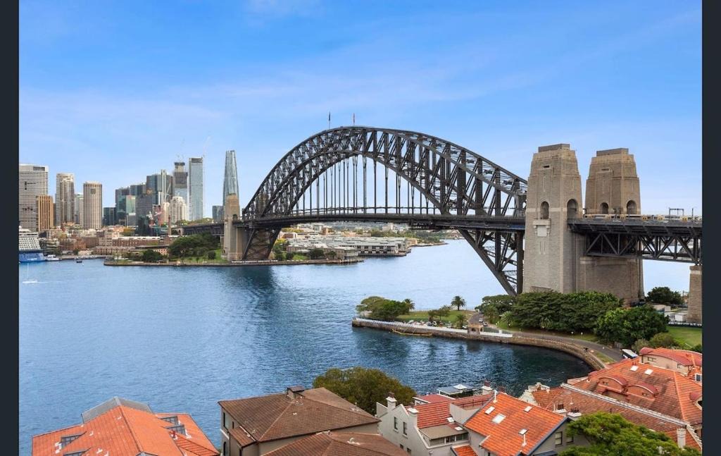 Kirribilli Apartment | Stunning Harbour Bridge Views Apartment