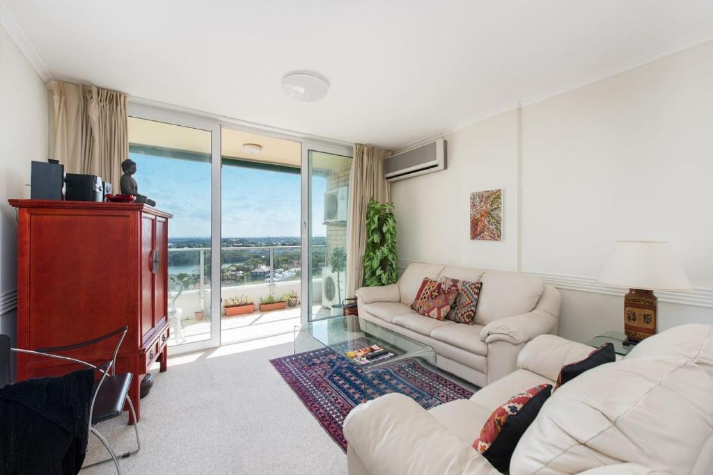 Waverton Apartment | Stunning Harbour View Home!