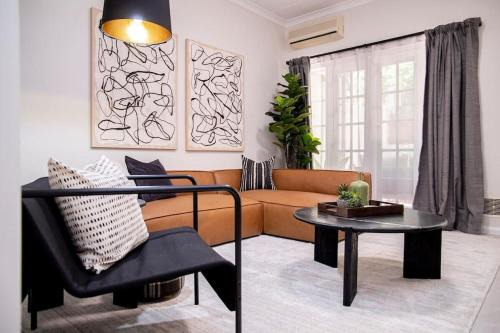 Northbridge House | Stunning Northbridge Townhouse W Off St Parking