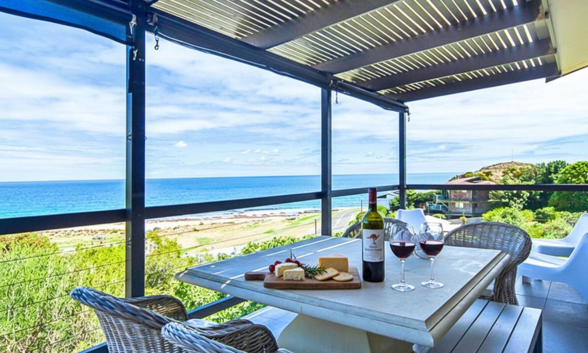 Carrickalinga House | Stunning Views & Reno'd Beach Chic