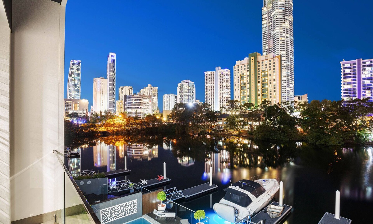 Surfers Paradise House | Stunning Waterfront Home in Surfers Paradise. Heated Pool and Pet Friendly