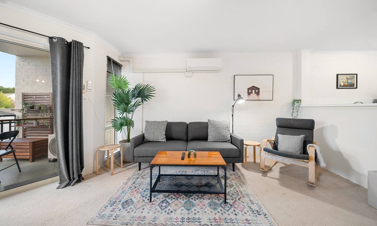 Phillip Apartment | Stylish 1-Bed Stay with Balcony & Study