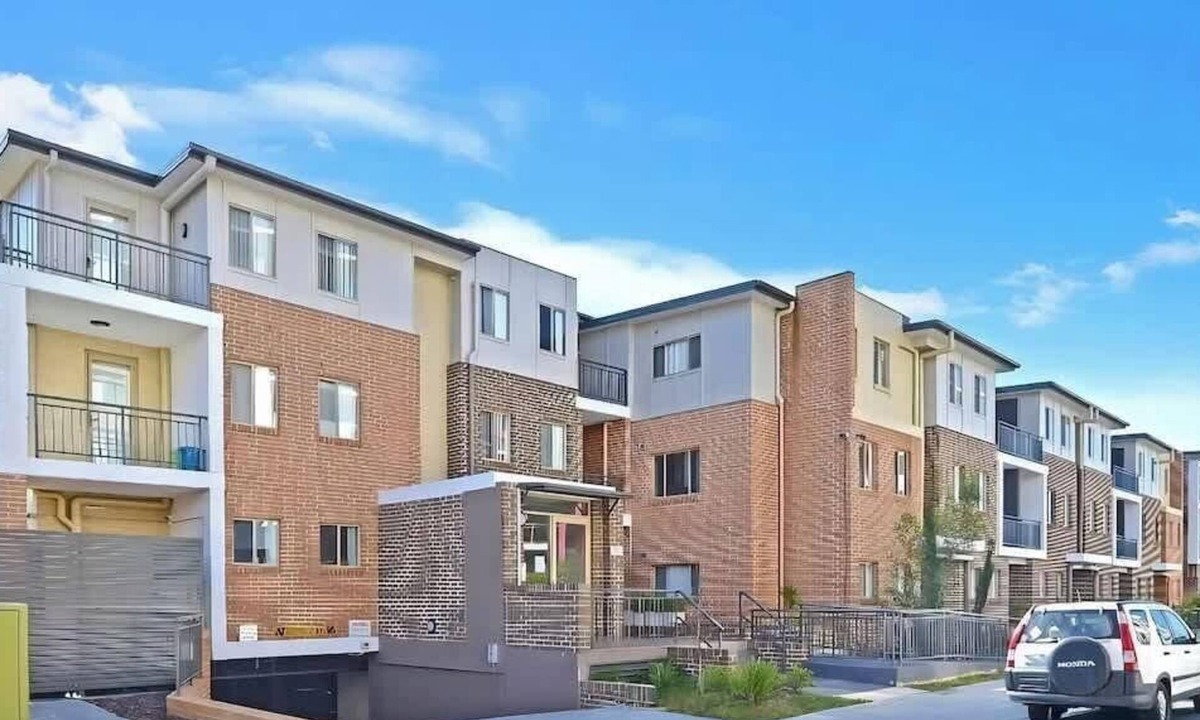 Holroyd Apartment | Stylish 2B Retreat with Parking
