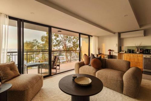 East Perth Apartment | Stylish 2BR Rooftop Pool, Walk to CBD & River