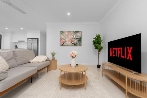 Pimpama House | Stylish 3-Bedroom Duplex in Pİmpama, Close to M1
