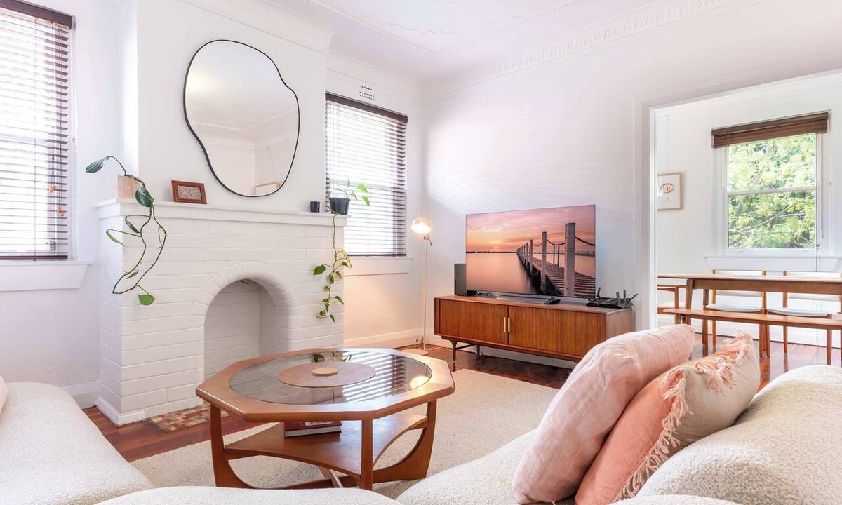 Edgecliff Apartment | Stylish Art Deco 2 Bed Apt in Edgecliff