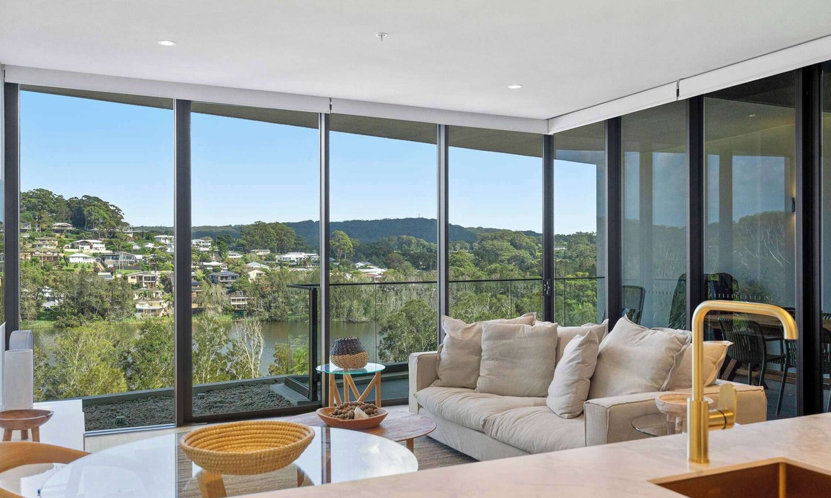 Avoca Beach Apartment | Stylish Avoca Apartment | Lake Views, Beach