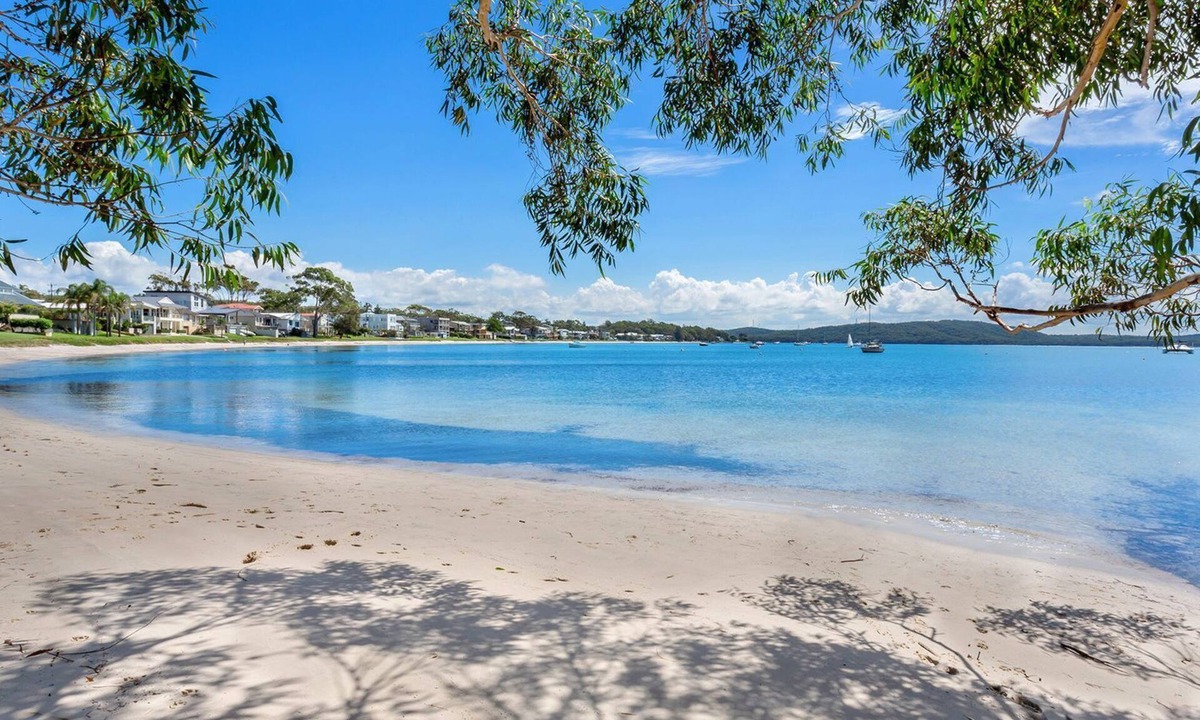 Salamander Bay Apartment | Stylish Modern duplex close to beach and shops
