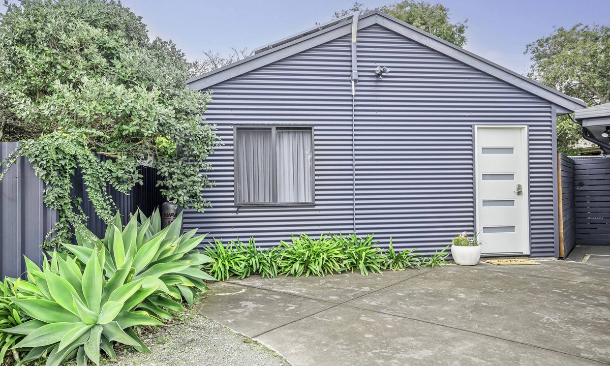 Port Willunga House | Stylish new studio apartment easy walk to beach - Perfect for romantic getaway