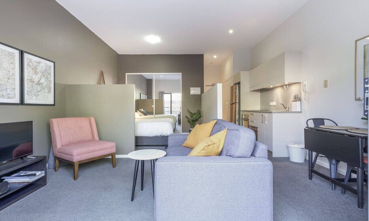 Bruce Apartment | Stylish studio Apt near AIS and GIO Stadium