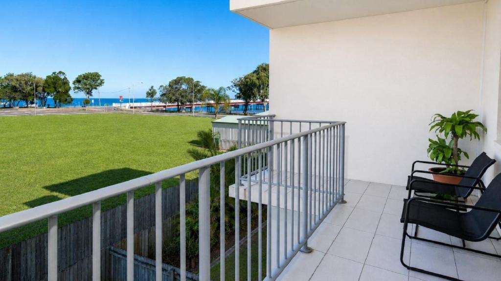 Bellara House | Stylish Unit With Water Views