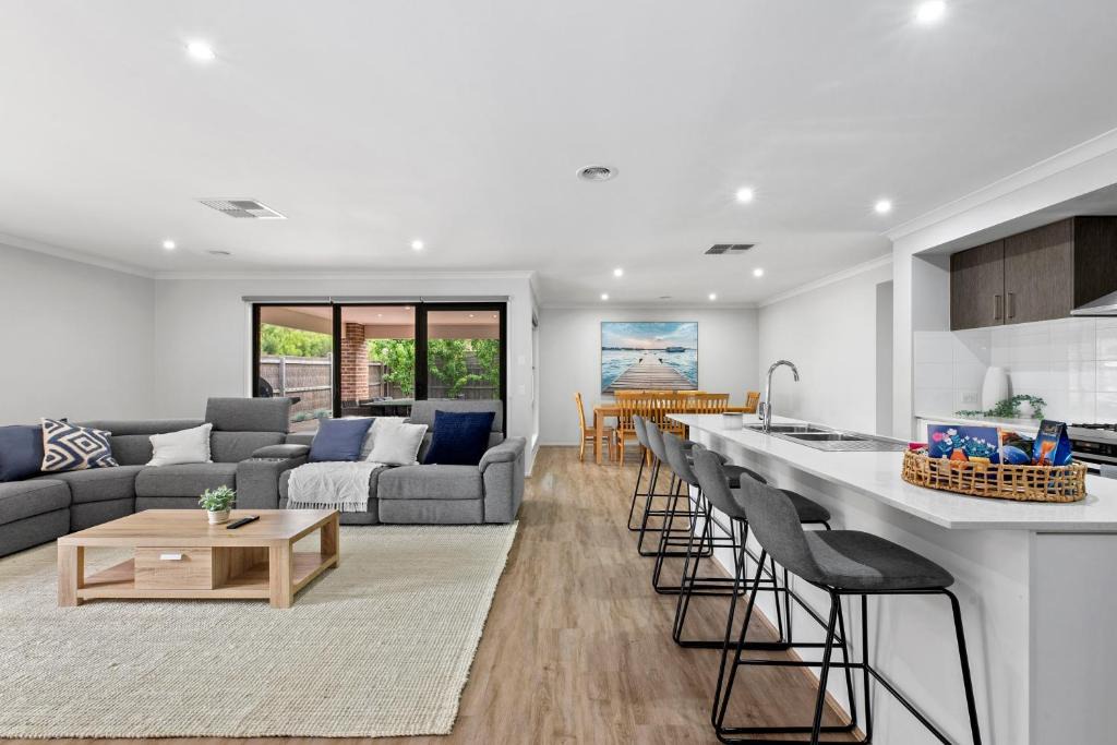 Armstrong Creek House | Summer Breeze - 10 mins to Barwon Heads & Torquay!