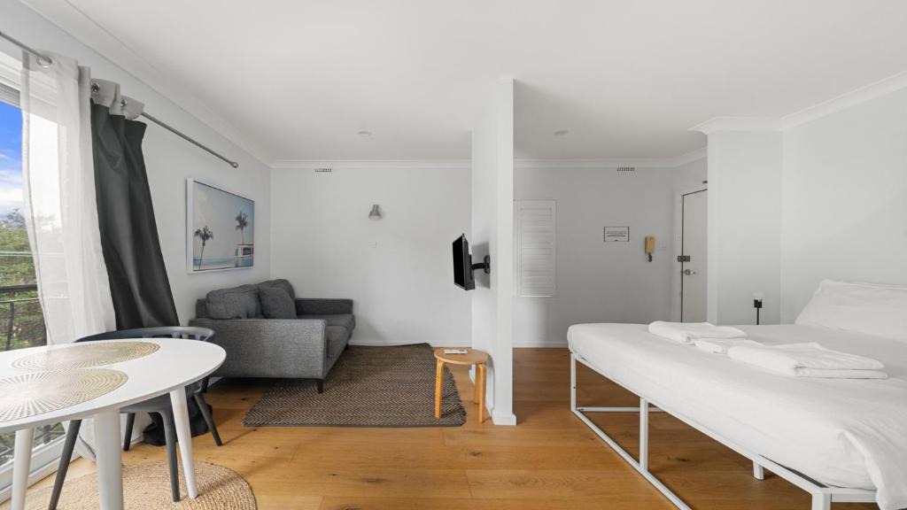 Newtown Apartment | Sun-Drenched 1 Bed Studio Apartment In Newtown
