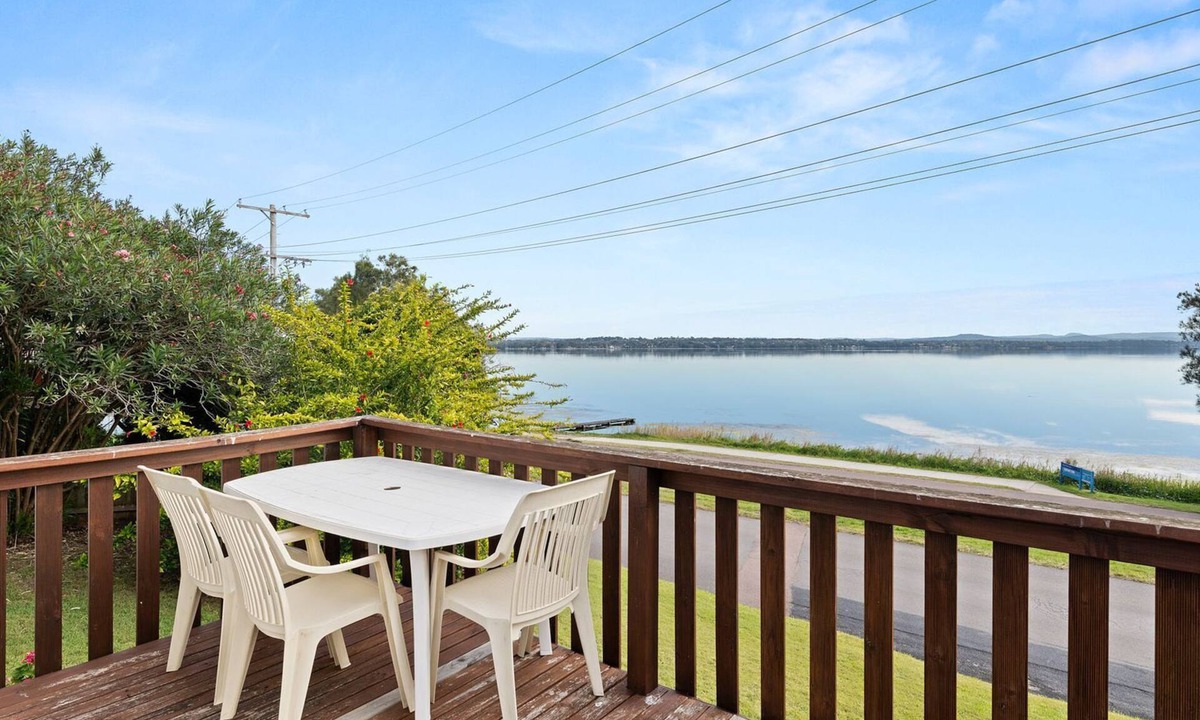 Toukley House | Sunbeam Cottage on the Lake