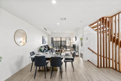 Sunnybank Hills House | Sunhaven Escape Three Storey Comfort for Families
