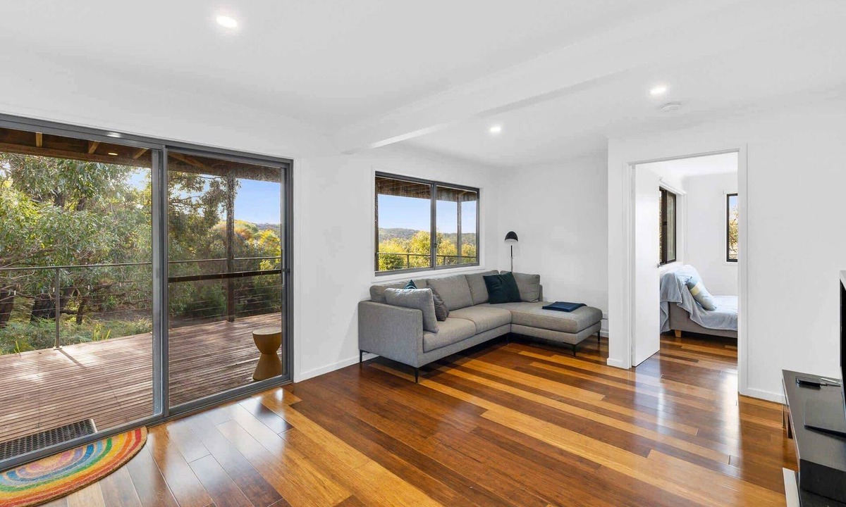 Fairhaven House | Sunnyhaven I Bush Views with multiple living areas
