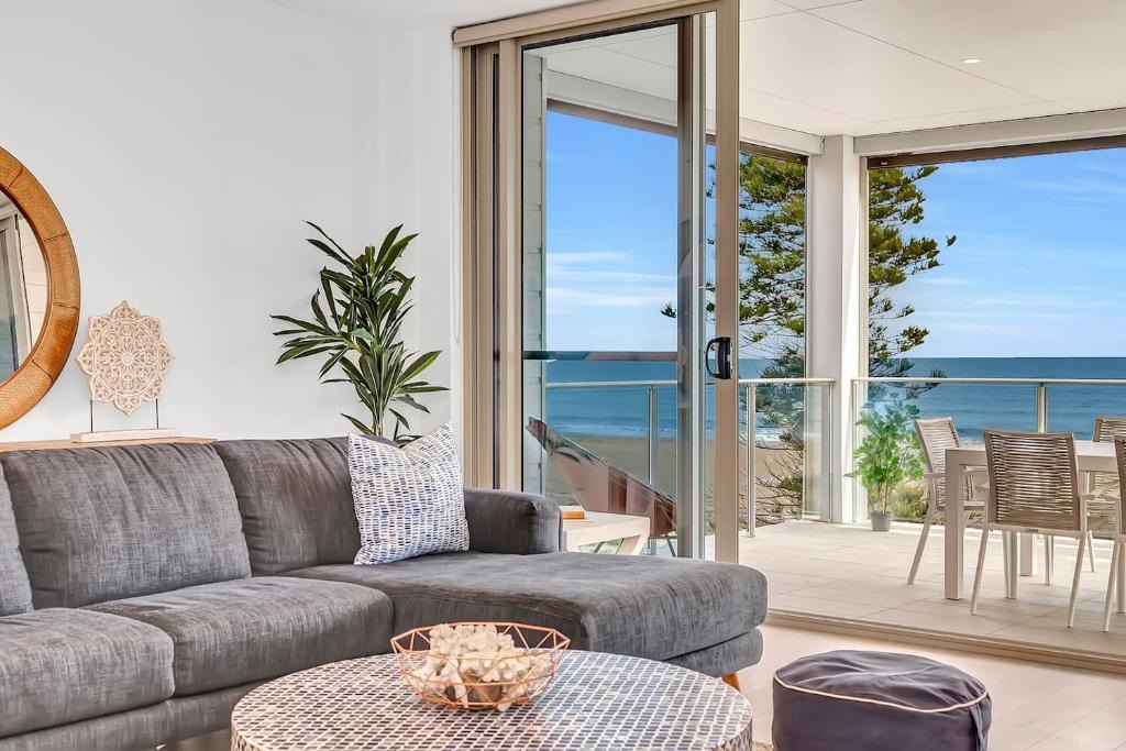 Moana Apartment | 'Sunset Delight' Hamptons-style Beachfront Living