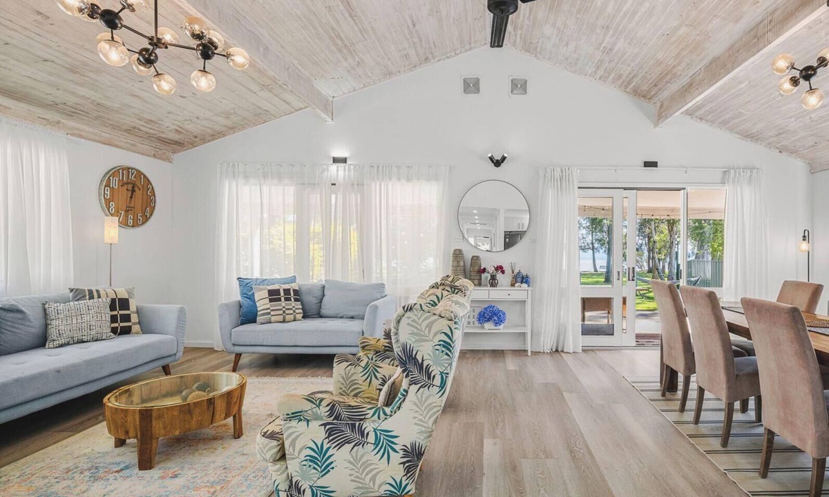 Chain Valley Bay House | Sunset Escape - Reserve Waterfront w/Kayaks