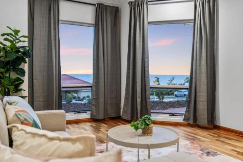 O'sullivan Beach House | Sunset Ocean View Retreat 4BM House