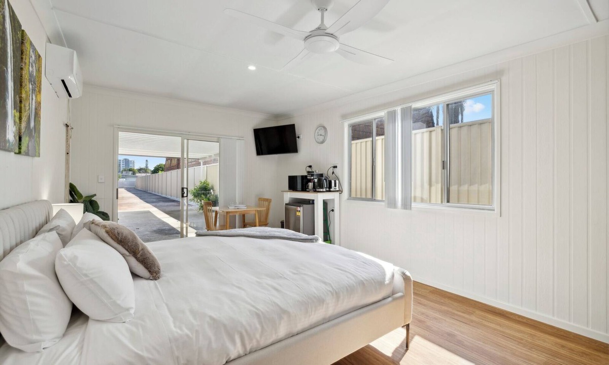 Coffs Harbour Apartment | Sunset Palms Studio Cozy Coastal Stay in Coffs Harbour