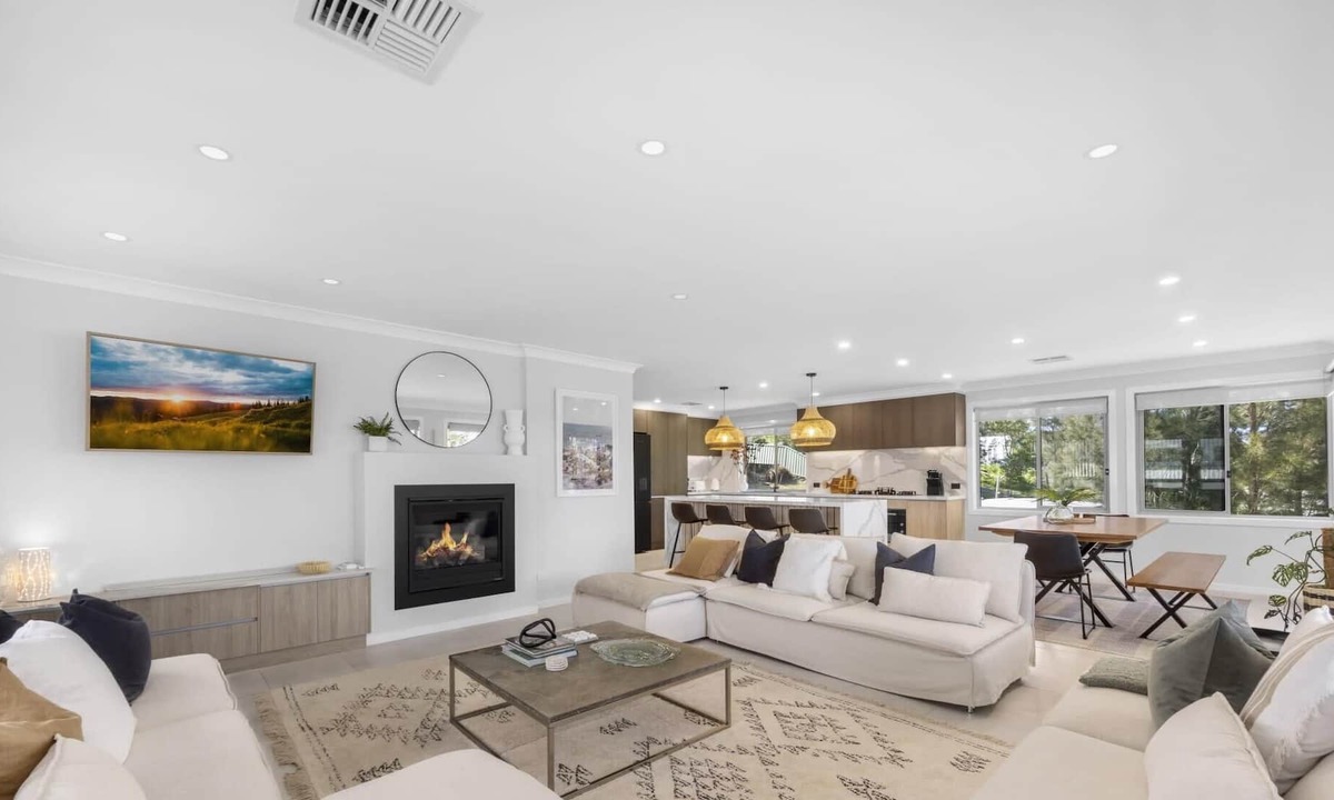 Erowal Bay House | Sunset Waterfront Sum