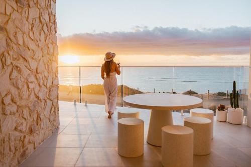 Aldinga Beach House | Sunsets Aldinga Beach, 4 king rooms, rooftop, incredible views
