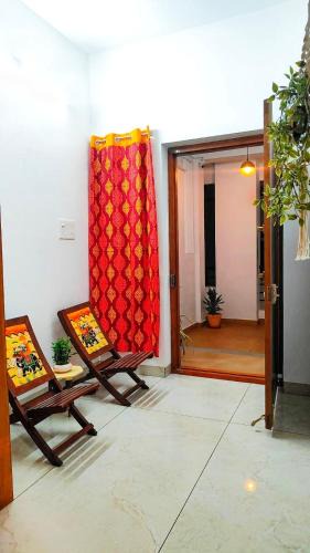 Kalapettai House | SUPER Luxury 6BHK For BIG Groups Nr Whitetown and Beach SYMPHONY