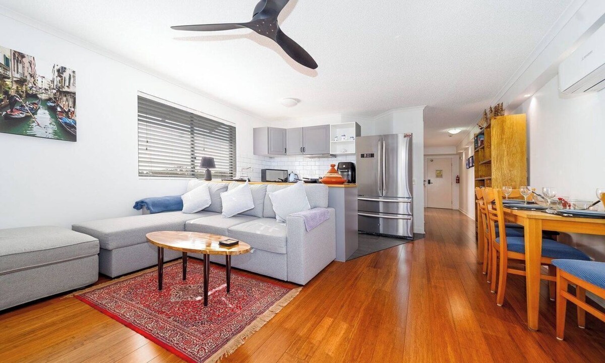 Urangan Apartment | Sweeping Marina Views | Pool + Balcony | Sleeps 4