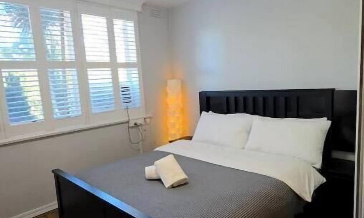 North Melbourne Apartment | Sweet studio in North Melbourne with parking.