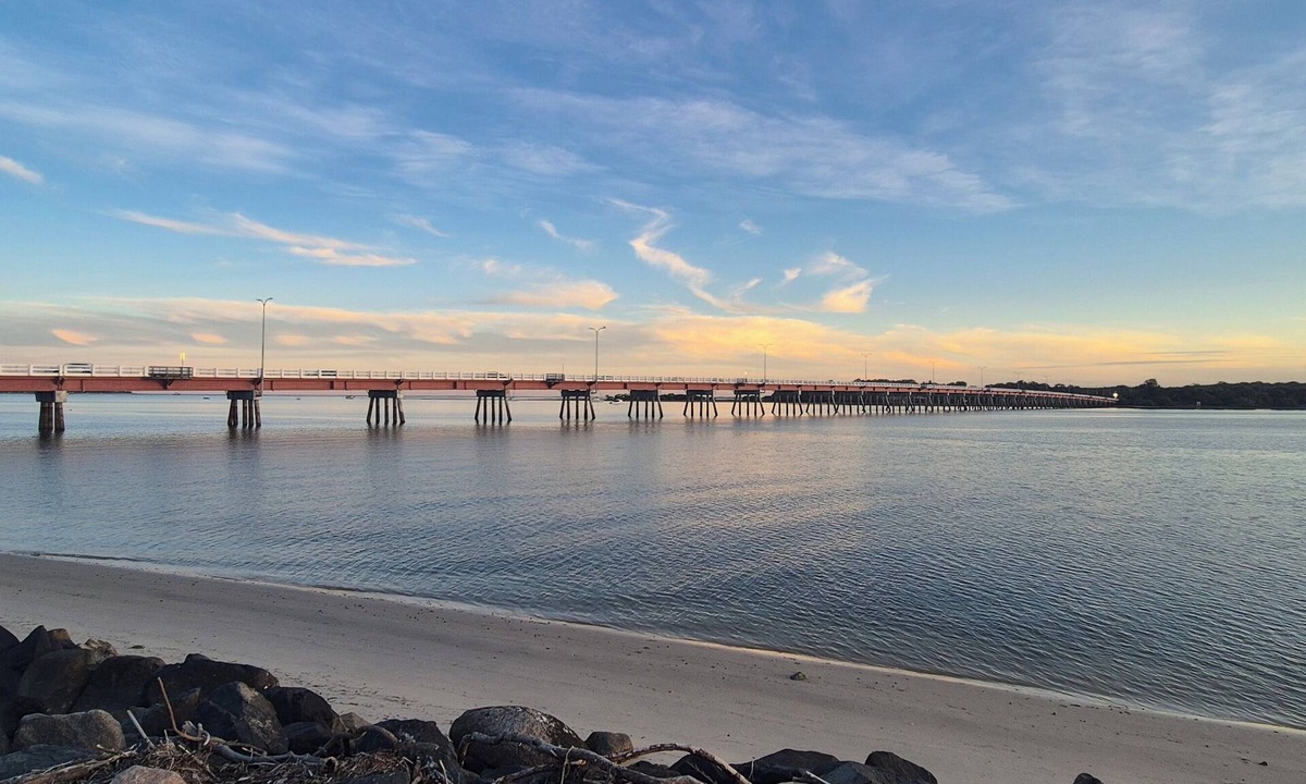 Bellara Apartment | Sylvan Esplanade - Beds by the Beach!