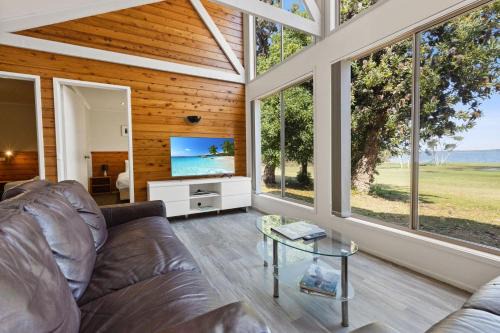 Forge Creek House | Tarra - Waterfront Retreat