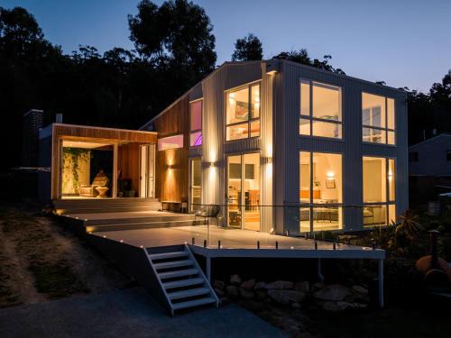 Eaglehawk Neck House | Tasman Tides - Architecturally-designed holiday home