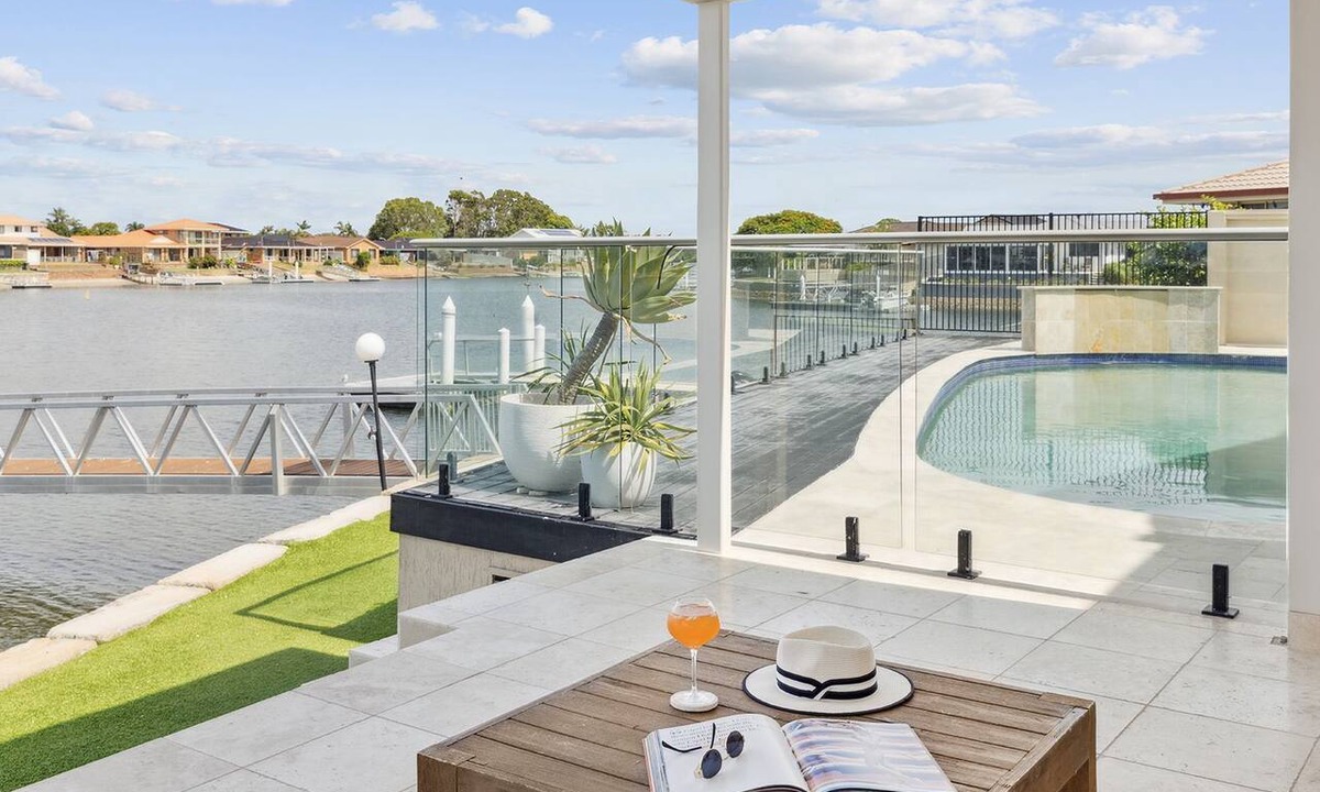 Yamba House | Tecoma 3 - Most Popular Waterfront with Private Pontoon and Pool - Holiday Yamba