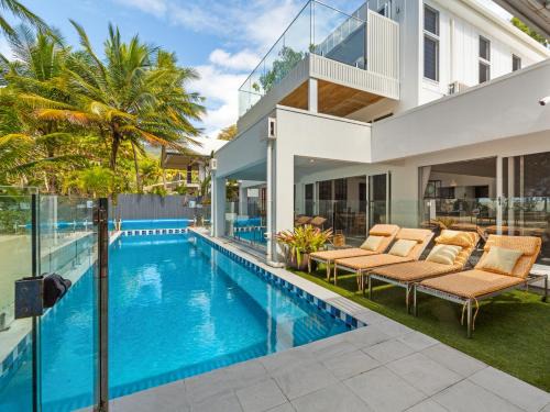 Oak Beach House | Tenterfield Beachfront Luxury 4 Bedroom Holiday Home
