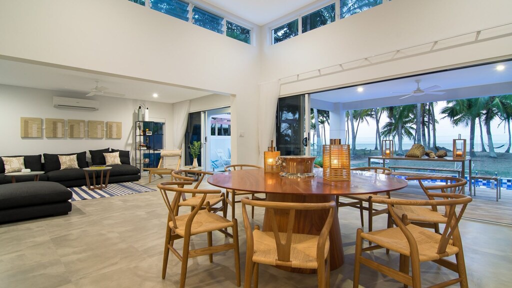 Oak Beach House | Tenterfield on Oak Beach - Modern & Luxurious