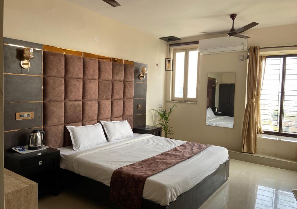 Ballygunge Bed & Breakfast | The Aster Penthouse