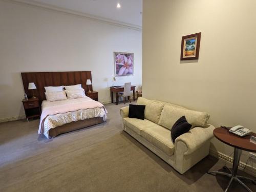 Broken Hill Hotel | The Astra Broken Hill