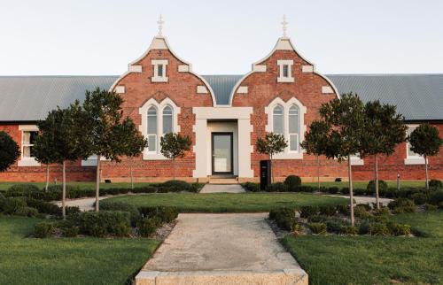 Beechworth Hotel | The Benev - Wellness Accommodation