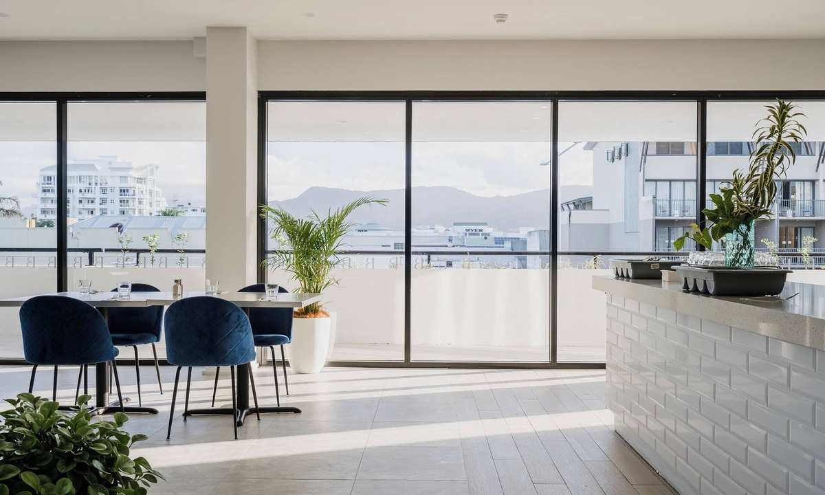 Cairns Central Business District Hotel | The Benson Hotel
