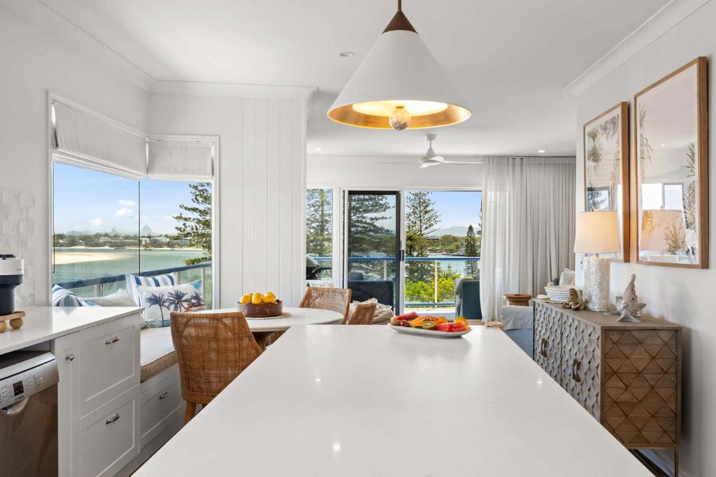 Caloundra Apartment | The Boardwalk - Oceanview Unit on Bulcock Beach
