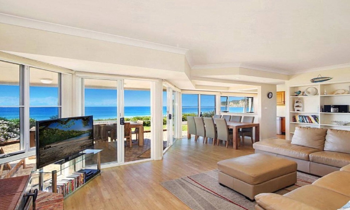 North Avoca House | THE BREAKERS | Beachfront , Pet Friendly | Accom Holidays