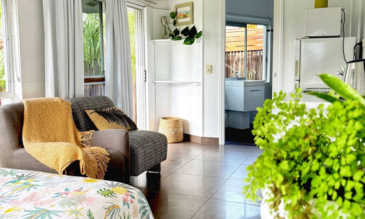 Whitfield Apartment | The Buddha Studio, modern & private, moments from Cairns cultural hub & airport.