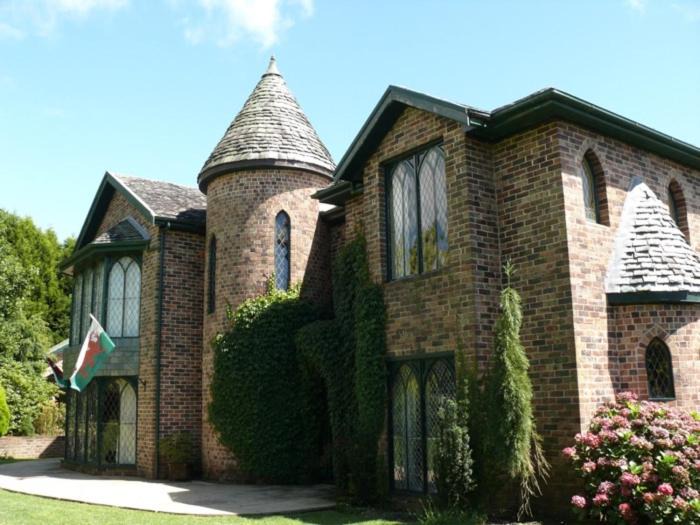 Robertson Bed & Breakfast | The Castle