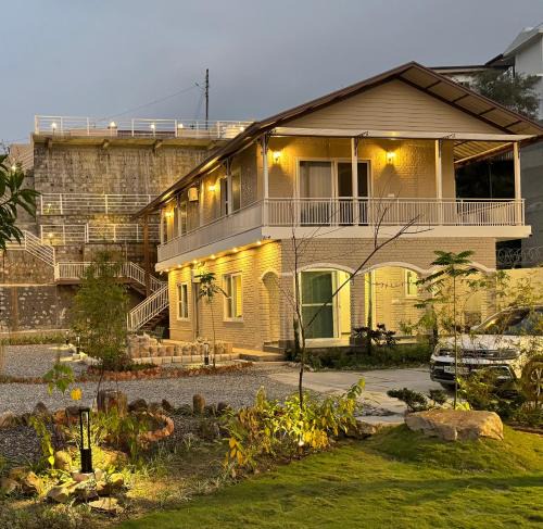 Bullawala Villa | The Cliff House, 3BR LUX Villa 2km to Rajpur Road